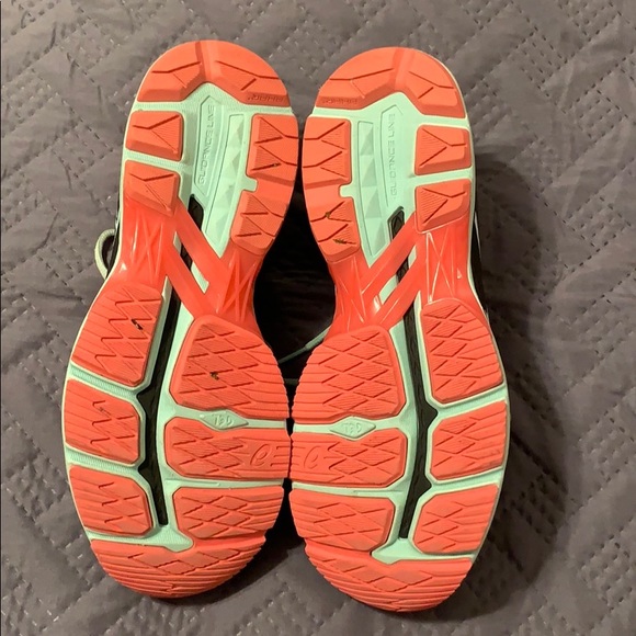 Asics shoes! - Picture 6 of 7